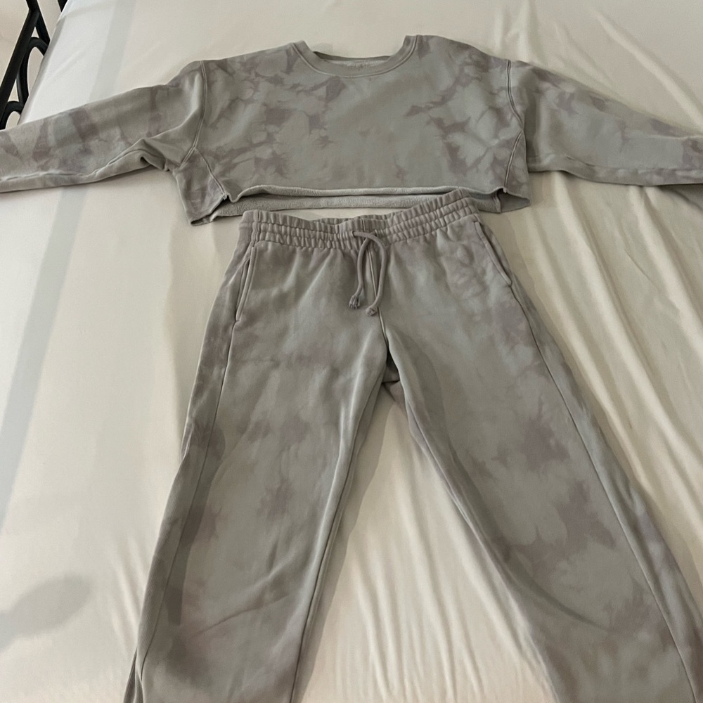 Aritzia sweatshirt & sweatpants